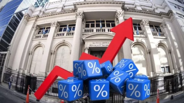 El Banco Central lleva el dólar a $ 350 y sube la tasa de interés