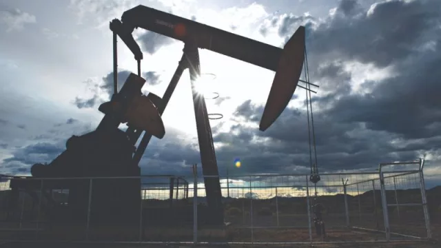 Argentina puede ampliar producción de petróleo y gas con recursos de Vaca Muerta (según informe de la CEPH)