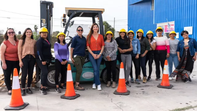 Más de 90 mujeres aprendieron a manejar autoelevadores (capacitación inclusiva)