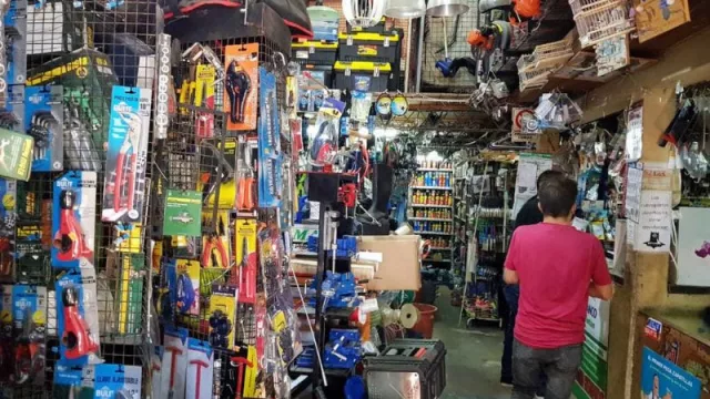 Pasó el día del ferretero y fueron reconocidos (el “cosocomué” y el “chirimbolo” en un solo negocio)