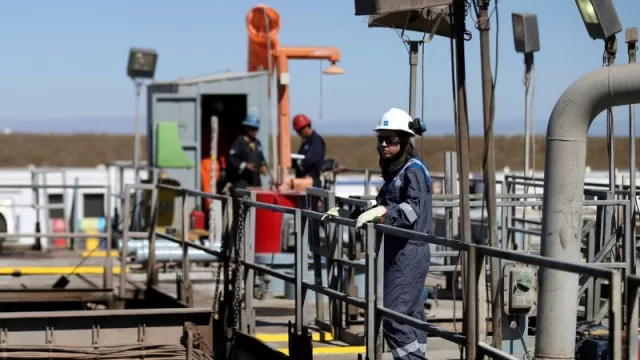 Argentina busca expandir exportaciones de energía desde Vaca Muerta a Chile y Brasil (con negociaciones lideradas por Massa)