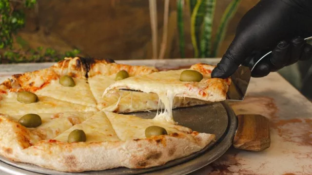 Lebig pronto estrenará casa con el mejor pan, pizzas y focaccias (masa madre, de la buena)