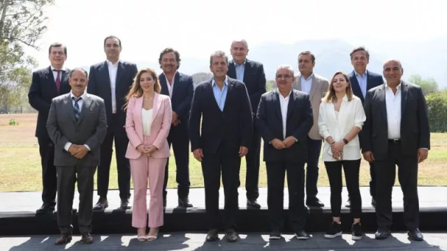 Convenios, una declaración por el federalismo y promesas por la coparticipación (lo que dejó la visita de Massa a Salta)