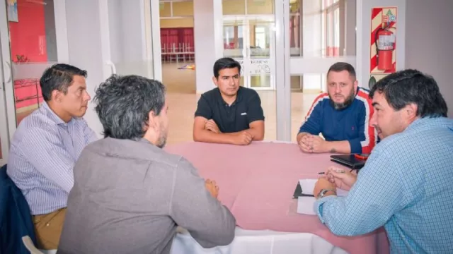 Refinor en crisis: coordinan acciones para mantener la actividad productiva (y los puestos laborales)