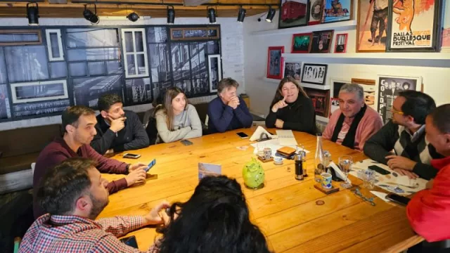 Entre café y café, empresarios pymes plantean alternativas a la crisis (conseguir financiamiento, lo más difícil)