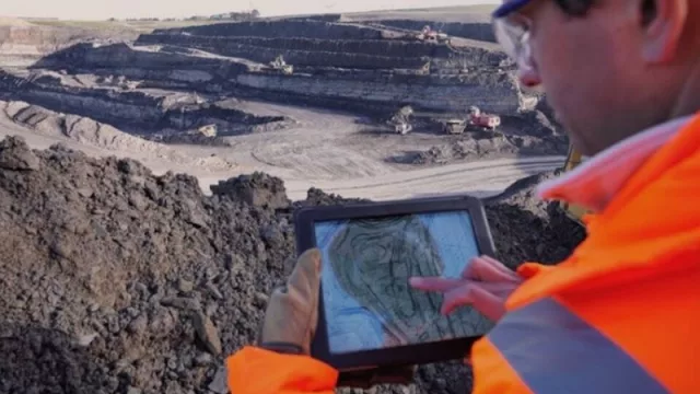 La IA llegó a la minería para quedarse (sin abandonar el valor del recurso humano)