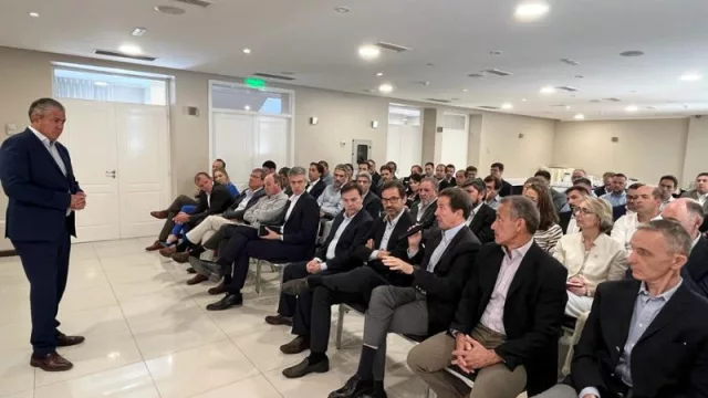 El gobernador electo de Neuquén presenta un ambicioso plan de becas (en reunión con empresas de Vaca Muerta)