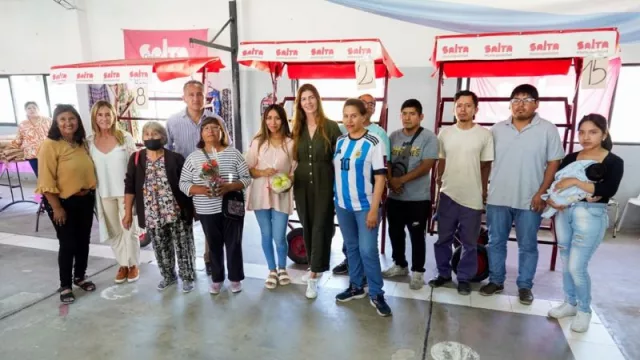 Impulsan el desarrollo de ferias barriales capitalinas (emprendedores recibieron elementos)