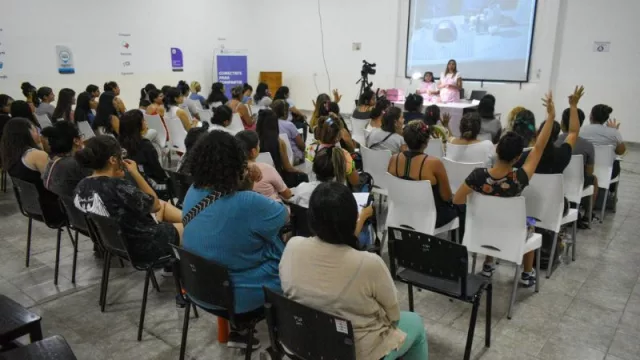 Arrancaron los talleres navideños para emprendedores