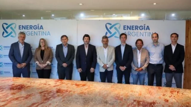 Se realizó la firma de los contratos de dos tramos de la reversión del Gasoducto Norte