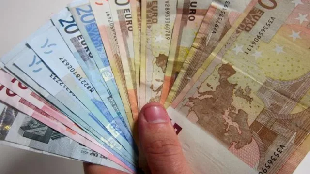 El salario medio catalán (2.056 euros mensuales) es uno de los más altos de España (y pierde solo un 1,5% de capacidad de compra)