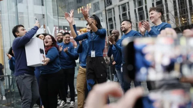 Miami y USA revolucionadas por Vision Pro de Apple (la innovación tecnológica que transforma la realidad a una semana de su lanzamiento)