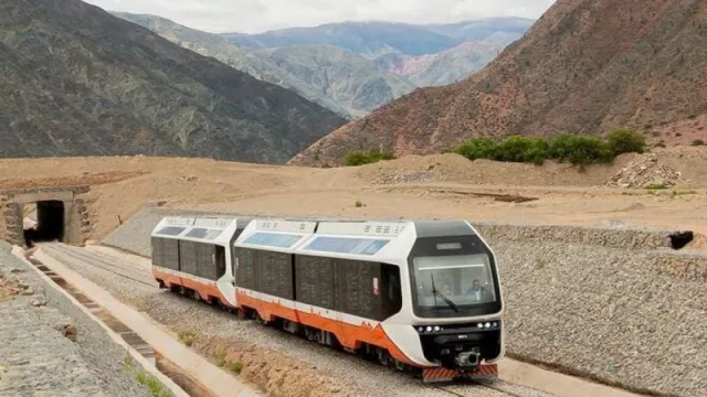 En busca de aliados estratégicos, Jujuy presentó su tren solar y abrió la cancha para todos los operadores turísticos del NOA