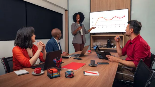 Motorola lanza un servicio para las PyMes (simplifica la gestión de la flota de celulares)