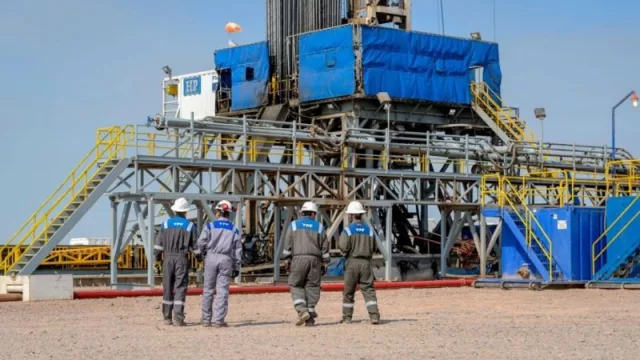 YPF impulsa el futuro educativo de Neuquén con un importante aporte al plan de becas