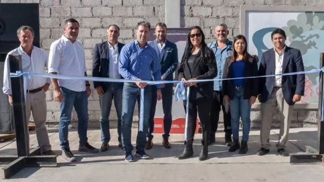 Metalnor la regaló a su barrio la recuperación y parquización de una avenida que estaba abandonada