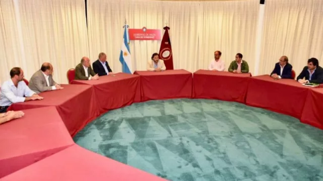 En medio de una preocupante recesión, representantes de sectores productivos se reunieron con el gobernador Sáenz