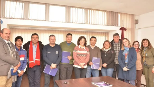 Nuevas empresas incorporarán estudiantes para que hagan sus prácticas profesionalizantes