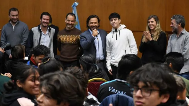 De la mano de Samsung, 140 chicos se capacitaron en el diseño de soluciones tecnológicas (y hasta los felicitó el gobernador)