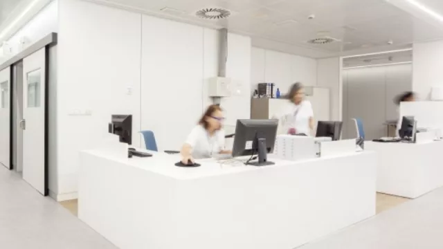 El Hospital Universitario Sanitas La Zarzuela humaniza y digitaliza sus Urgencias para una mejor experiencia asistencial (salas de parto humanizadas, entre otras cosas)