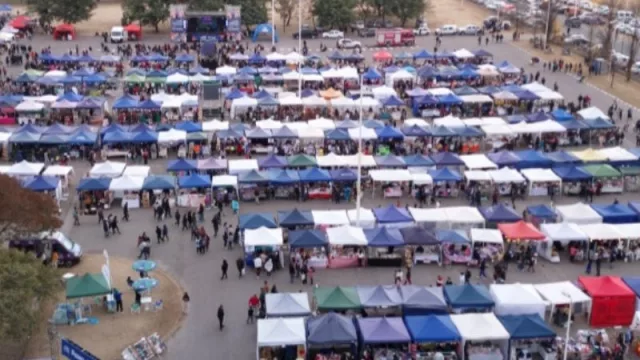 La segunda edición de la "Expo Mercado" en el estadio Martearena fue un rotundo éxito