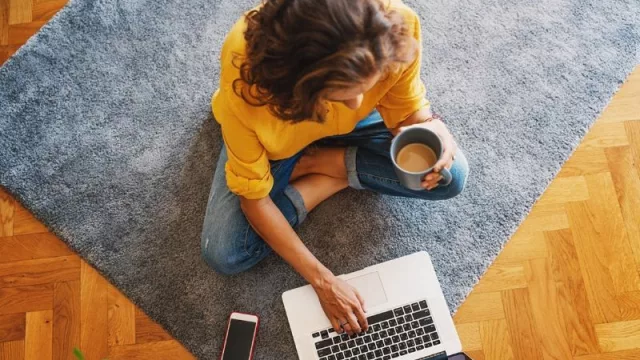 Las reservas de pisos turísticos con plataformas online en la Unión Europea crecieron un 28% hasta marzo