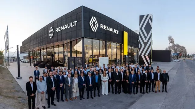 Renault continúa con el despliegue de su nueva imagen (en el interior) con la apertura de Jalil