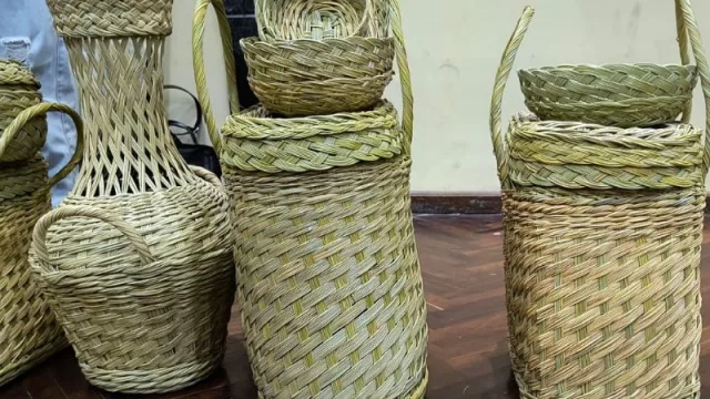 María y Cintia, artesanas del simbol, son herederas de una cultura ancestral convertida en emprendimiento