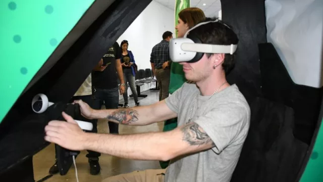 Cerveza Salta llevó su simulador de manejo al Centro de Emisión de Licencias del Híper Libertad