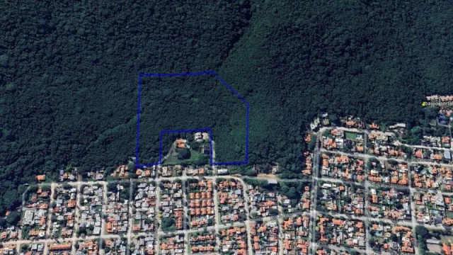 Sale a la venta en subasta un importante terreno en Tres Cerritos (especial para desarrolladores)