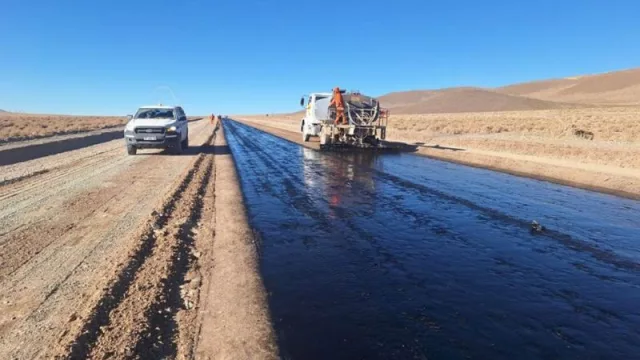 Para dotar de infraestructura a la Minería, pavimentan 40 kilómetros de la ruta provincial 27