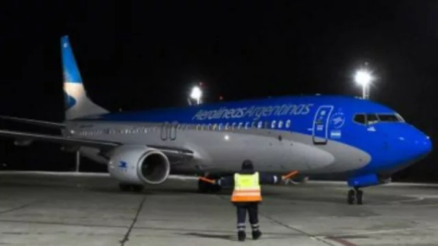 Arrancaron los vuelos nocturnos de Aerolíneas Argentinas, con precios increíbles (ya casi no hay pasajes hasta marzo)