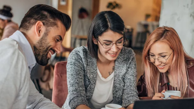 Según Bayton, fomentar la diversidad e inclusión en el lugar de trabajo tiene beneficios