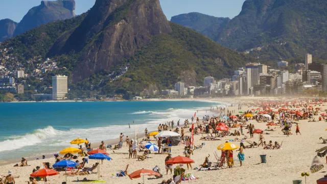 Brasil devaluó el real y los turistas salteños miran con anhelo las playas cariocas (testimonios en primera persona)