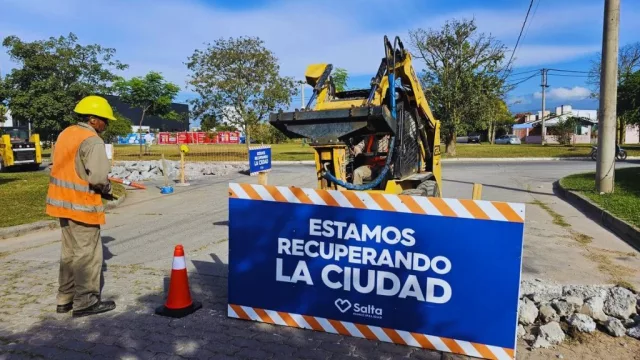Acuerdo entre Aguas del Norte y la Municipalidad para agilizar el arreglo de las calles tras las reparaciones