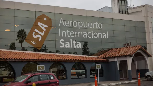 Para fortalecer el turismo: Saeta se comprometió a mejorar el servicio del Aeropuerto de Salta