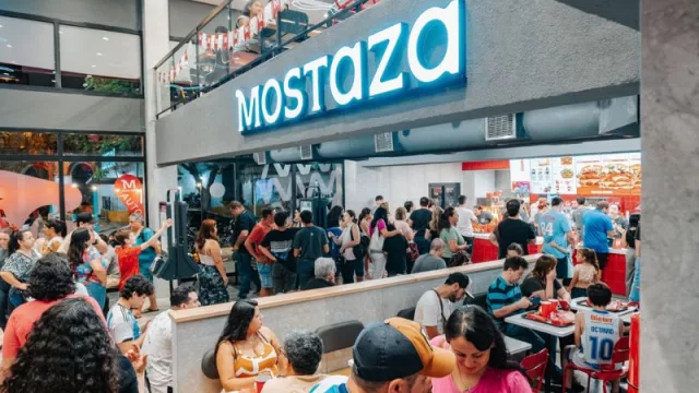 Mostaza sigue apostando por el verano con descuentos de hasta el 50% gracias a las alianzas con entidades bancarias y plataformas de pago