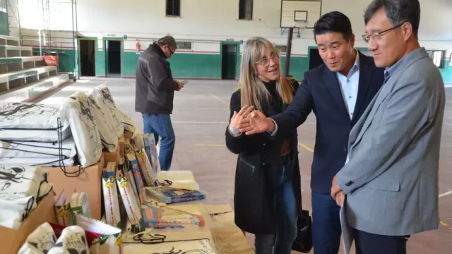 La minera Posco entregó kits escolares a más de 400 alumnos de San Antonio de los Cobres