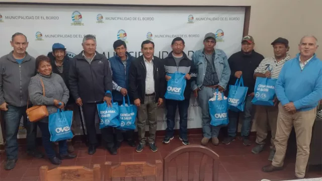 El Gobierno asiste a pequeños productores ganaderos con kits veterinarios