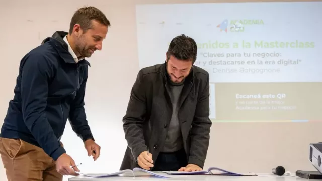 Más de 140 emprendedores salteños participaron de una clase magistral sobre tecnología para crecer