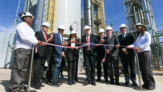 Frías suma producción con impacto nacional: inauguraron una destilería de alcohol etílico (y producirá 15 mil litros diarios)