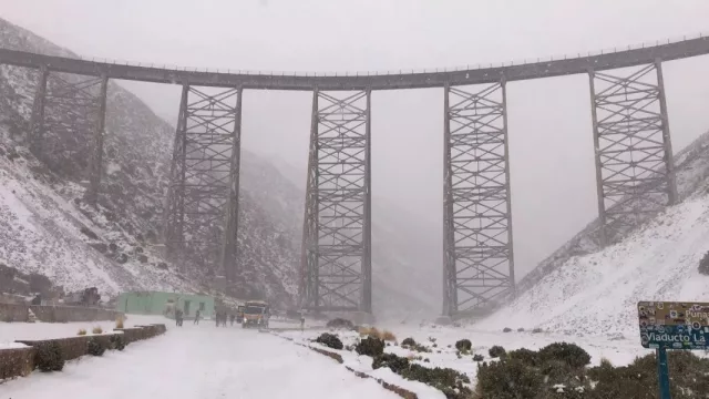 Una postal inolvidable: el Tren a las Nubes circuló el sábado en medio de una tormenta de nieve histórica