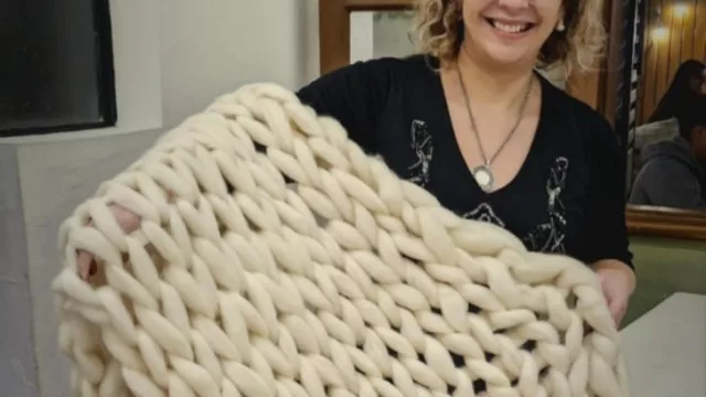 Regalo para el alma: Tejer dignidad puntada a puntada y en pleno corazón del Vertedero San Javier