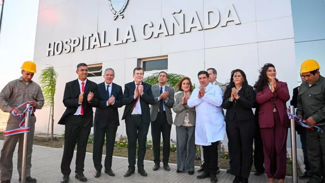 Zamora inauguró un hospital y viviendas en La Cañada (y fortalece la infraestructura y empleo local)