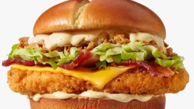 McDonald’s lanzó la McCrispy Chicken Legend: un clásico que regresa con sabor renovado