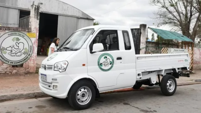 CCU donó una camioneta a la Fundación CEOS Sol para fortalecer el trabajo de reciclaje