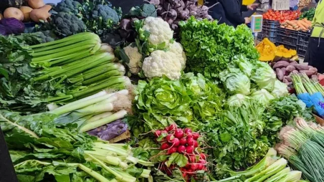 Frutas y verduras mantienen sus precios por cuarto mes en el mercado San Miguel