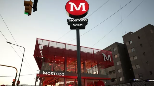 Anoche abrió el primer AutoMostaza en Salta, que sumó tótems de autogestión y hamburguesas pensadas para la Generación Z