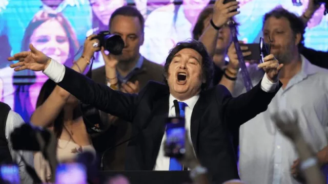 El terremoto violeta en Argentina: cómo Milei reconfiguró el mapa político y por qué Miami (y USA) prestan tanta atención a este resultado