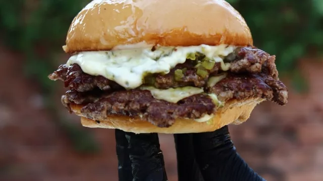 Inwood, el sueño hamburguesero que nació en un portón (hamburguesas de autor con esencia americana)